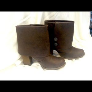 Muk Luk boots size 9